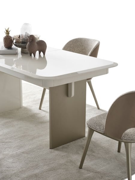 Scarlet Yemek Odası